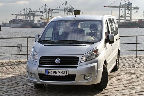 Der Klein-Lkw Scudo transportiert Waren oder bis zu neun Personen.