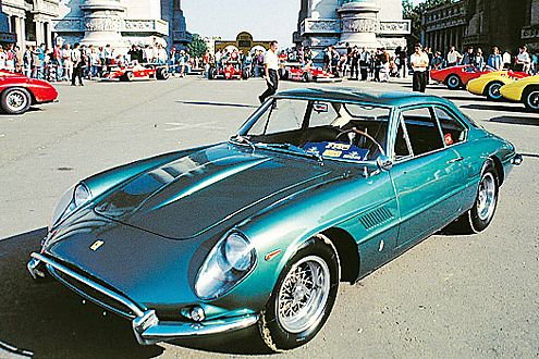 Ferrari 400 Superamerica: erster Seriensportler aus Maranello mit mehr als 300 km/h Vmax.