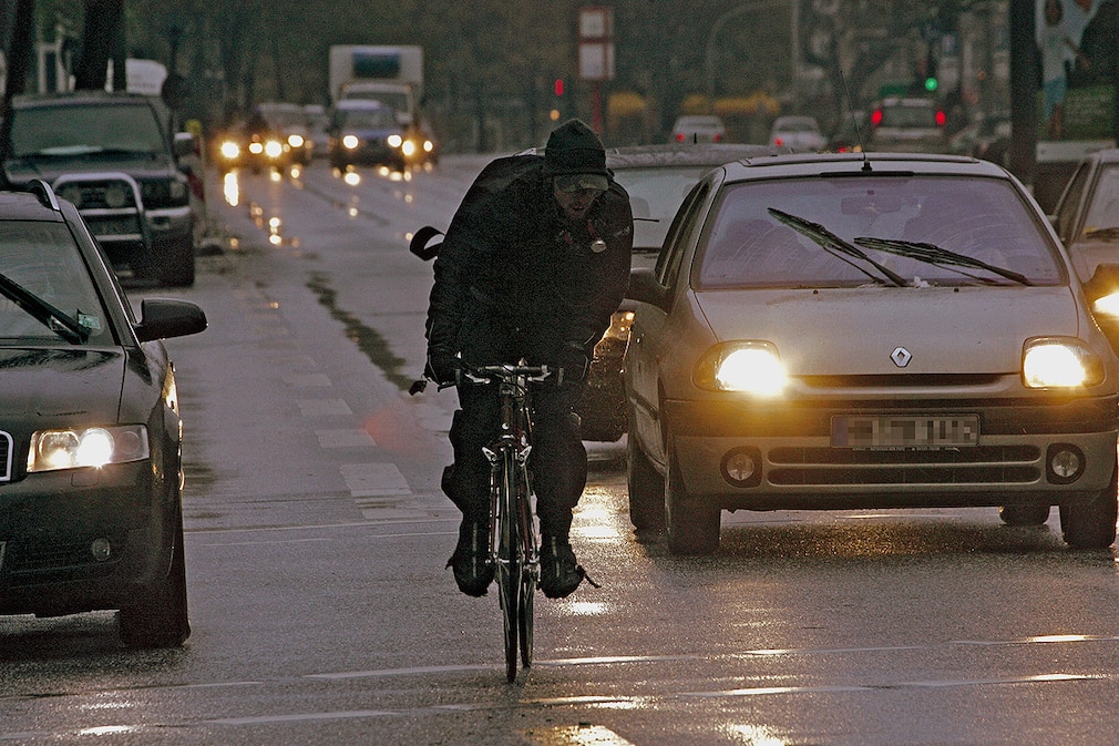 Radfahrer im Dunkeln