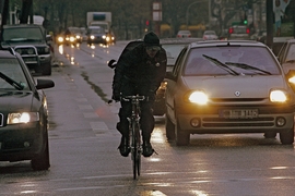 Radfahrer im Dunkeln