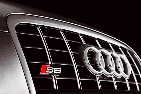 Dahinter tobt ein Biest: Der V10 des S6 Avant leistet 435 PS.