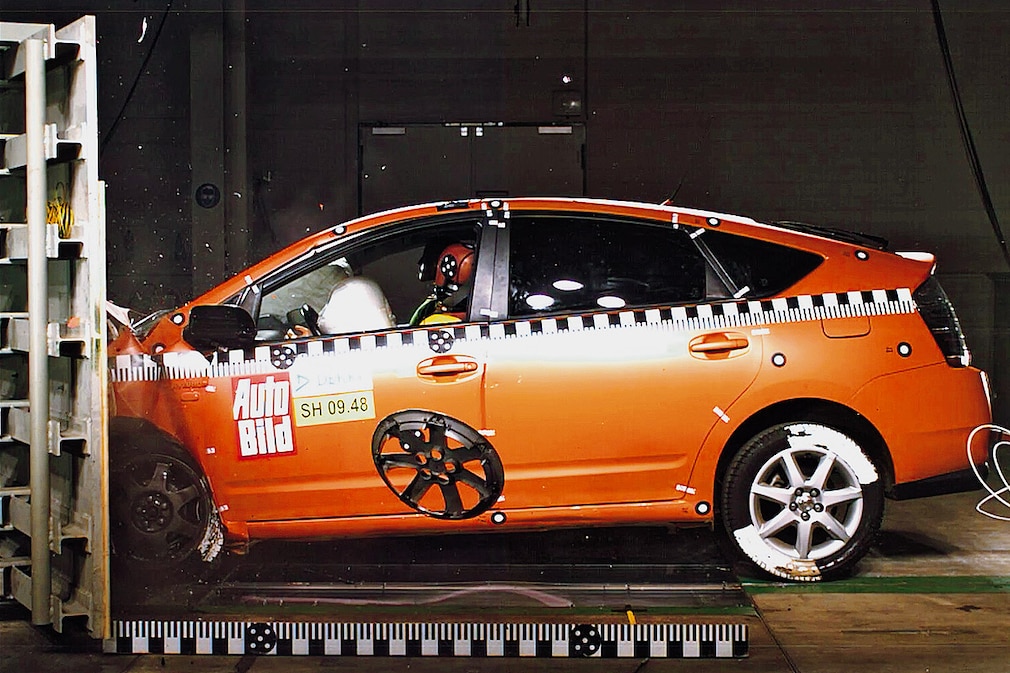 Crashtest Toyota Prius AUTO BILD