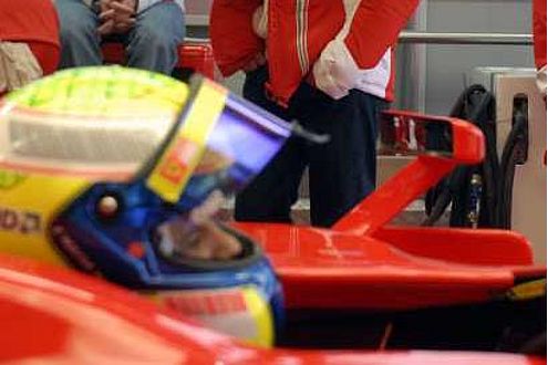 Der Ferrari-Spiegel: Wie Sie sehen, sehen Sie fast nichts.