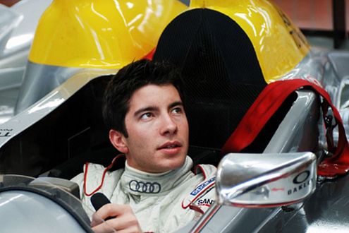 Mike Rockenfeller sitzt schon mal zur Probe im Audi R10 TDI.