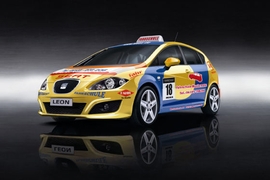 Seat Leon Fahrschulauto mit WTCC-Beklebung