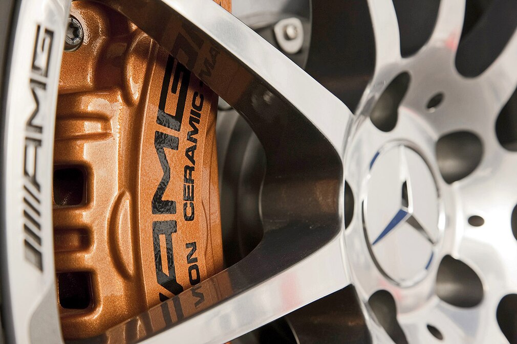 Mercedes SLS AMG in Laguna Seca USA