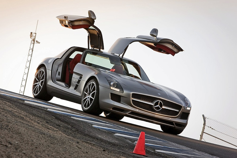 Mercedes SLS AMG in Laguna Seca USA