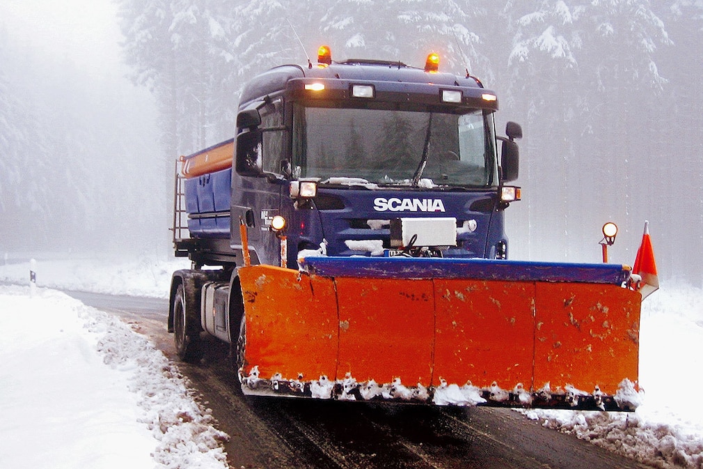 Streufahrzeug im Schneeeinsatz
