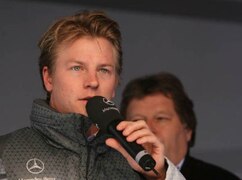 Mercedes steht ihm gut: Kimi Räikkönen hat offenbar Gespräche aufgenommen