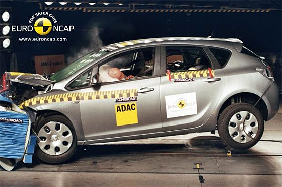 Opel Astra mit fünf Sternen im Euro-NCAP-Crashtest