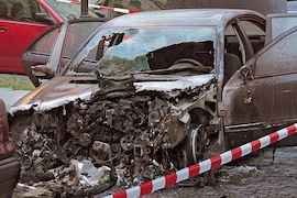 In Brand gesteckter Mercedes in Berlin-Kreuzberg