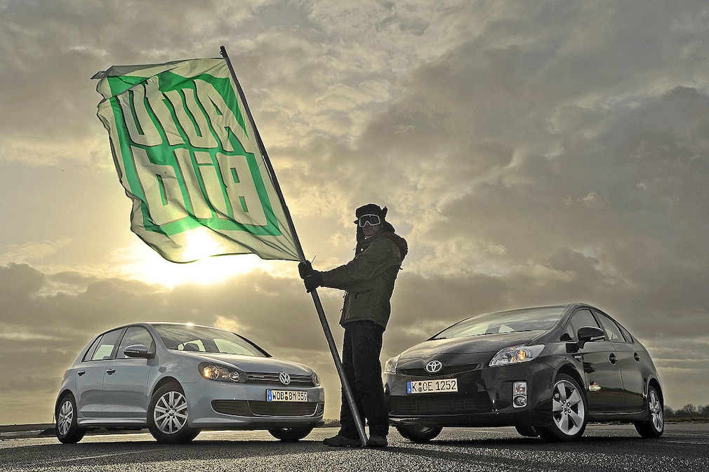 VW Golf VI 1.6 TDI BlueMotion Toyota Prius