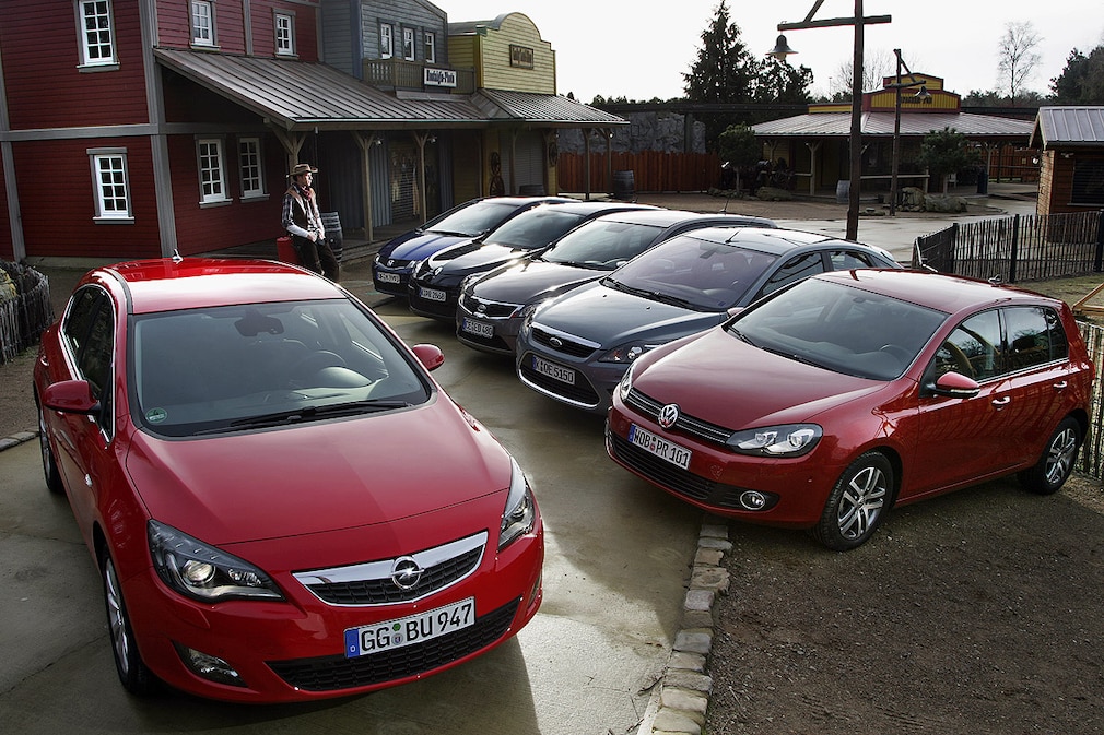 Opel Astra 1.4 Turbo Sport Honda Civic 1.8i VTEC Sport Renault Mégane TCe 130 Luxe Kia cee´d 1.6 CVVT Spirit Ford Focus 1.8 Titanium VW Golf 1.4 TSI Comfortline