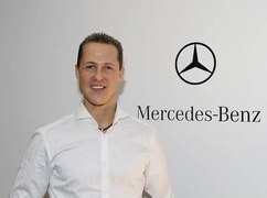 Endlich Mercedes: Michael Schumacher strahlt mit dem Stern um die Wette