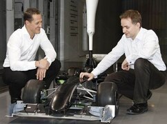 Bald wird Rückkehrer Michael Schumacher wieder richtig Gas geben müssen