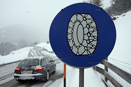 Auto fahren im Winter