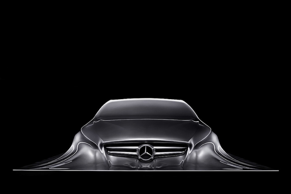 Skulptur des Mercedes CLS in Detroit 2010