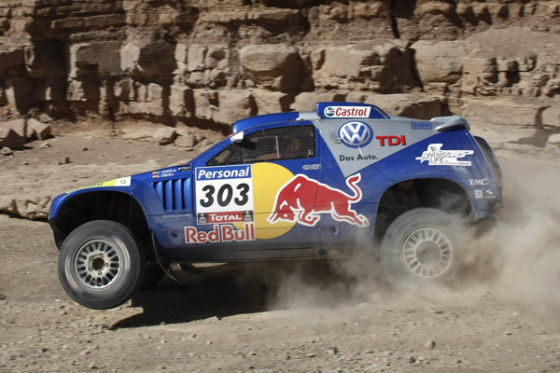 Endlich am Ziel: Im vierten Anlauf gewinnt Carlos Sainz die Rallye Dakar auf VW Race Touareg