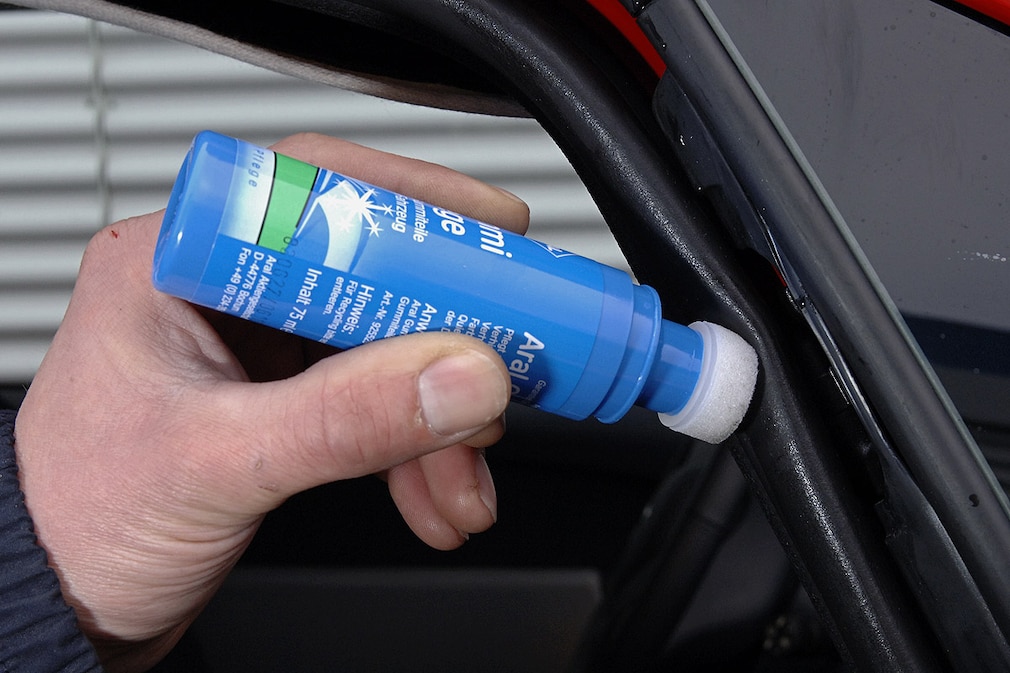 Wie Schnee und Eis dem Auto schaden