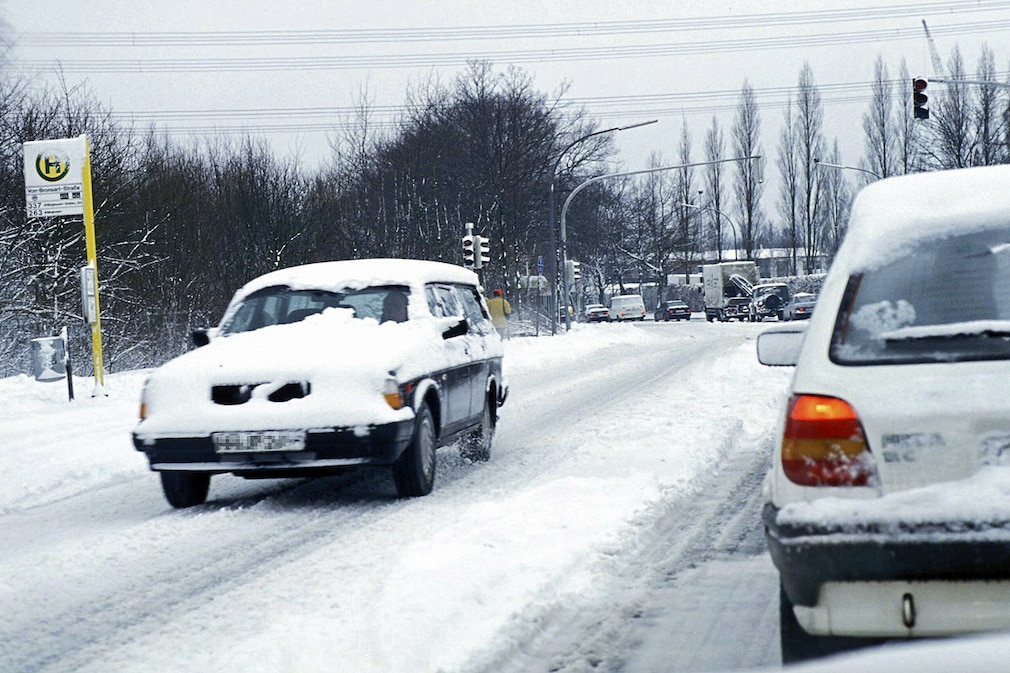 Wie Schnee und Eis dem Auto schaden