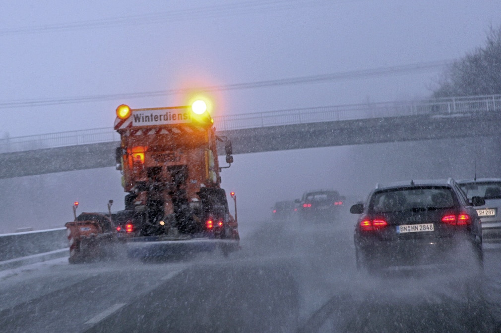 Wie Schnee und Eis dem Auto schaden