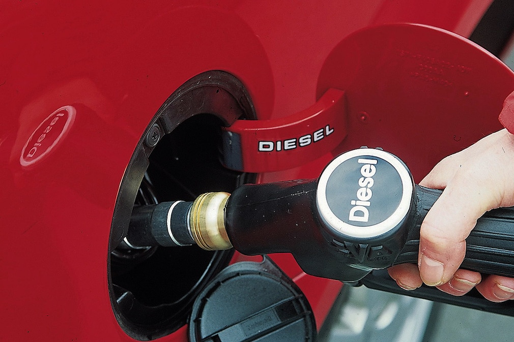 Wie Schnee und Eis dem Auto schaden