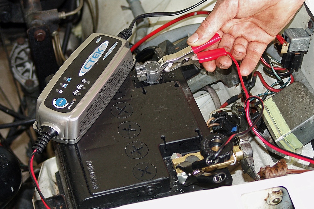 Wie Schnee und Eis dem Auto schaden