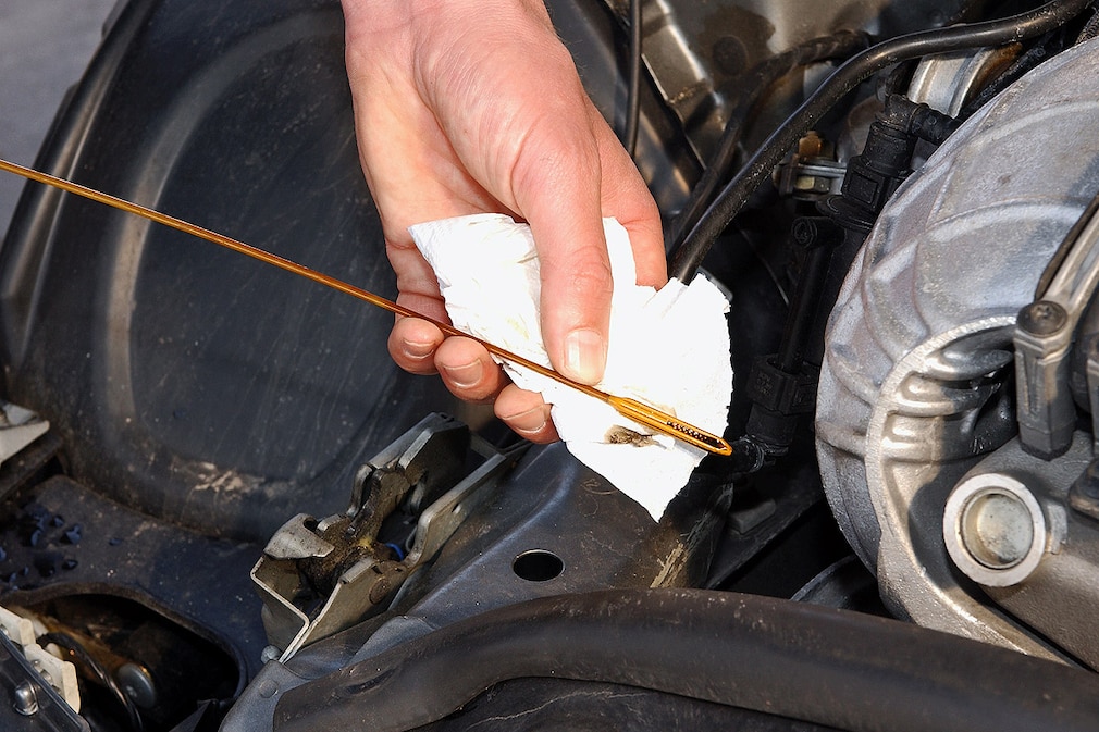 Wie Schnee und Eis dem Auto schaden