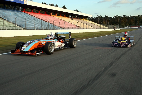 Superkart gegen Formel 3