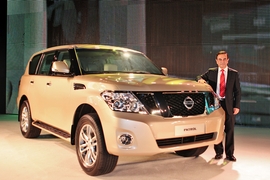 Carlos Ghosn mit dem neuen Nissan Patrol