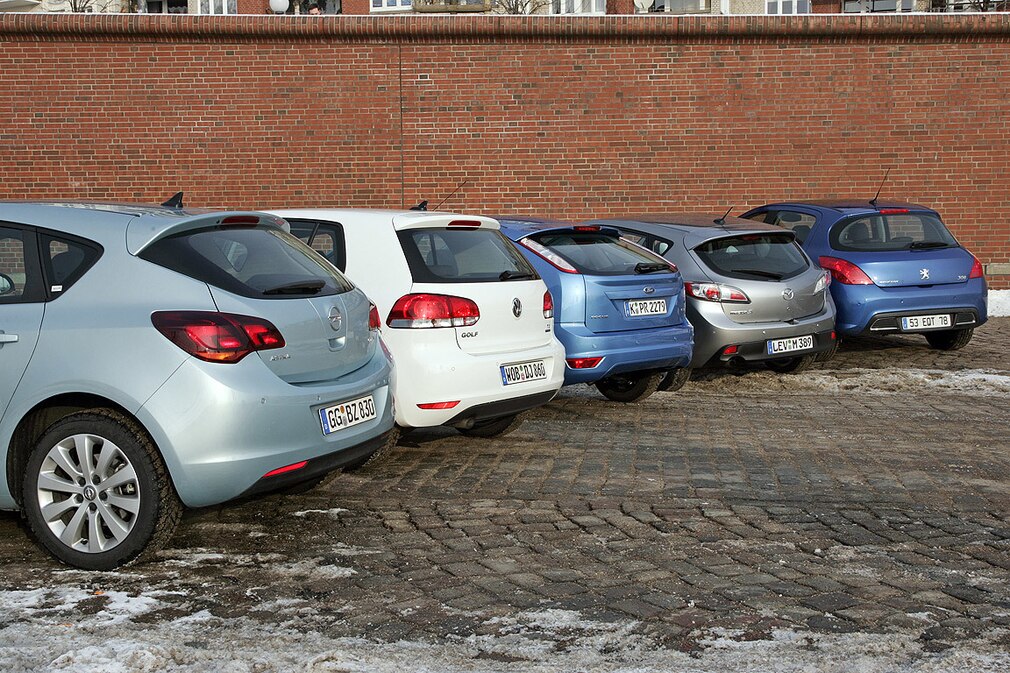 Opel Astra VW Golf Ford Focus Mazda3 Peugeot 308