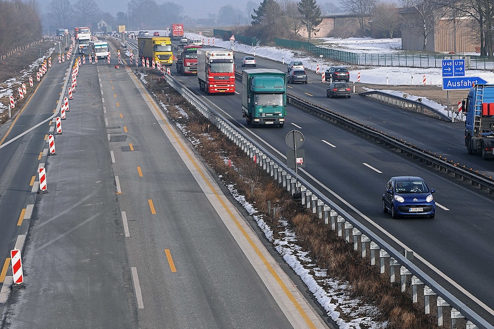 Fahrbahnschäden auf der Autobahn A1