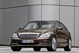 Mercedes-Benz W221