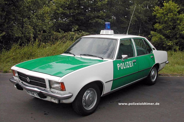 Polizeiwagen: Signaltechnik nach US-Vorbild - AUTO BILD