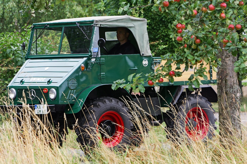 Mercedes-Benz Unimog 411 U30