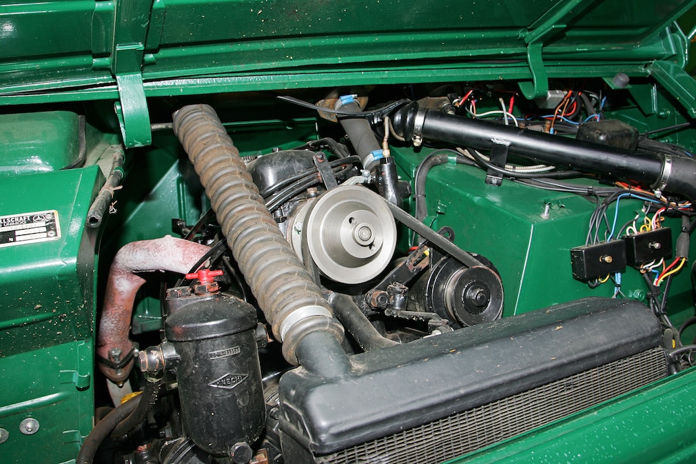 Mercedes-Benz Unimog 411 U30