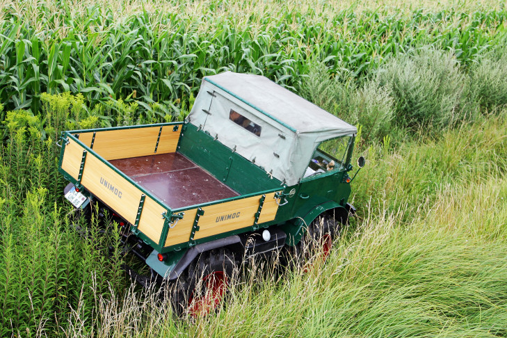 Mercedes-Benz Unimog 411 U30