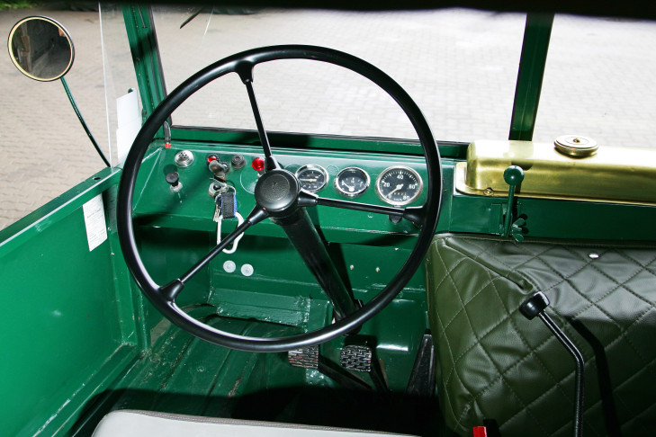Mercedes-Benz Unimog 411 U30
