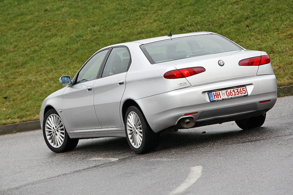 Alfa Romeo 166