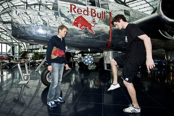 Sebastian Vettel lernt Tricks