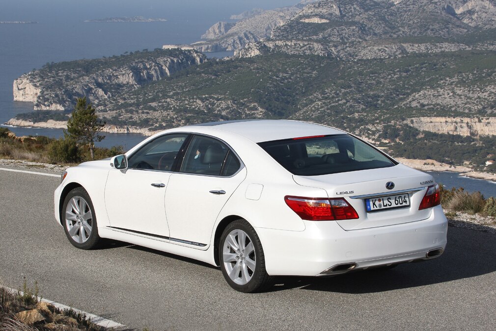 Lexus LS 600h