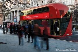 Neuer London-Bus im Retrodesign