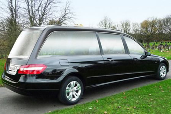 Leichenwagen: So elegant geht es ins Jenseits Leichenwagen: So elegant geht es ins Jenseits