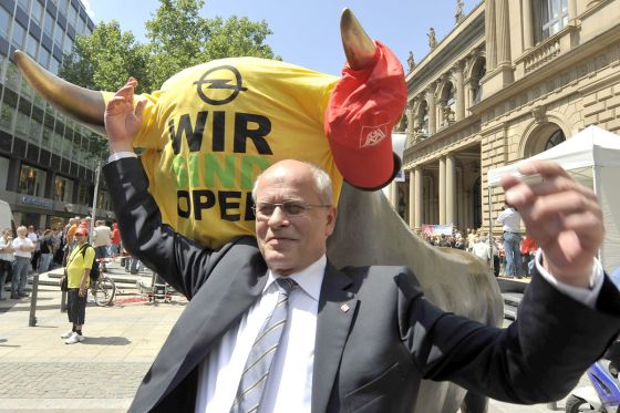 IG-Metall-Chef Berthold Huber forderte Kanzlerin Angela Merkel auf, nach den Zugeständnissen der Opel-Belegschaft ihrerseits die Abmachungen zu erfüllen.