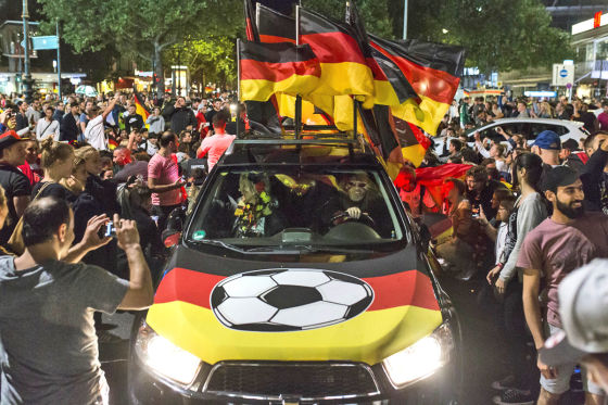 Fußball-WM 2018: Dekotrends für den Autokorso - AUTO BILD
