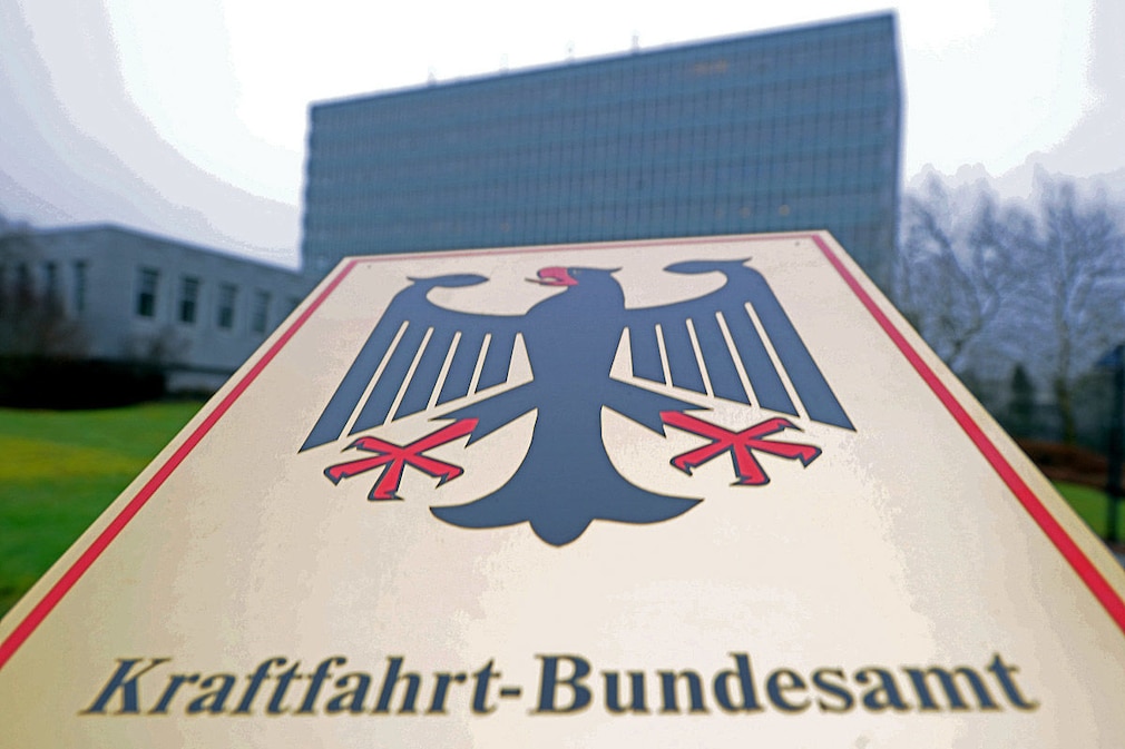 Kraftfahrt-Bundesamt  in Flensburg     Montage