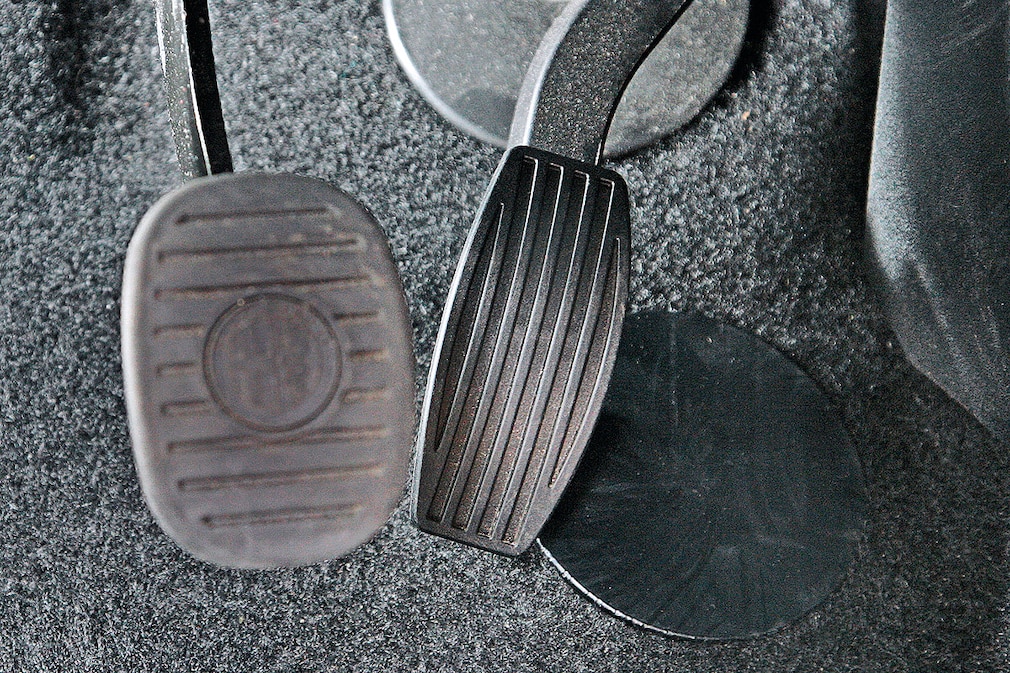 Alfa Romeo Giulietta Gaspedal klemmt
