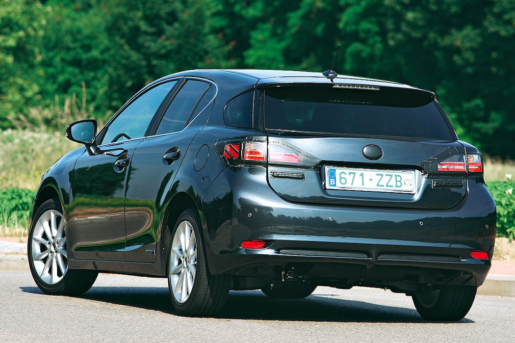 Lexus CT200h