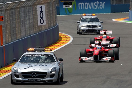 Ferrari Felipe Massa und Fernando Alonso beim GP Valencia hinter dem Safety Car