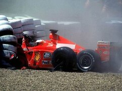 11. Juli 1999: Michael Schumacher kracht mit dem Ferrari in die Barrieren